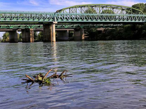 MANTHEY ROAD BRIDGE1 4-7-16