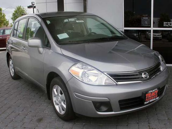 pic nissan-versa-1