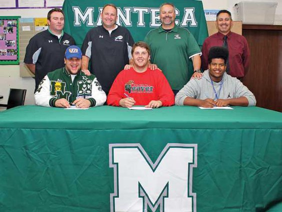 SIGNING--MHS linemen pic