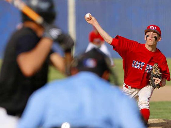 EU BASEBALL1 3-21-14