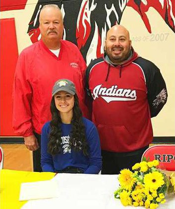 SB--Shay Furtado signs pic