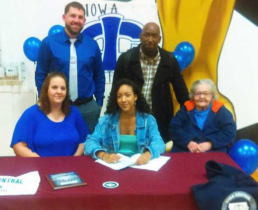 VB--Amaya Finley signs pic