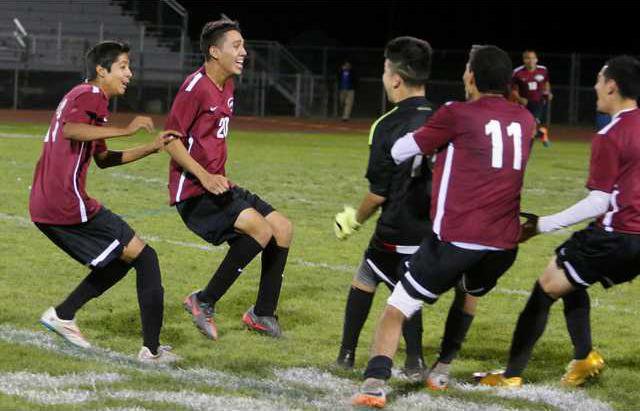 WRHSSHS VOL SOCCER BOYS2 10-30-15