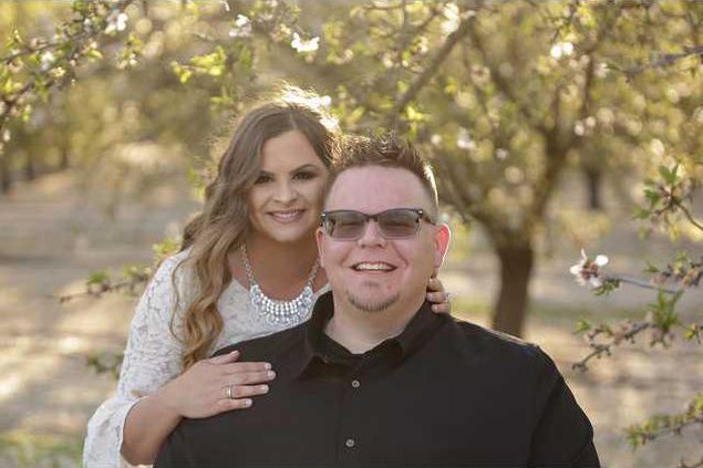 Gray Van Houten engage pix