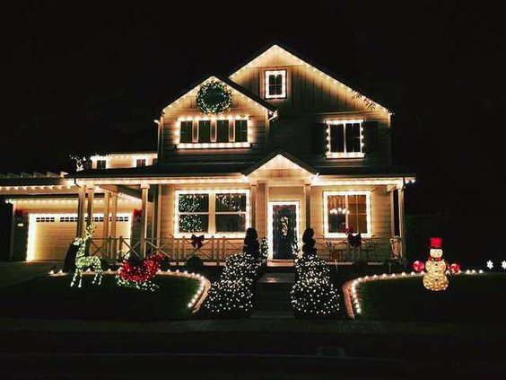 Hanging Christmas Lights in Royal Oak MI