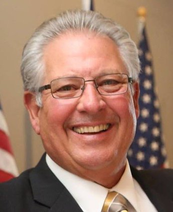 Manteca Mayor Steve DeBrum