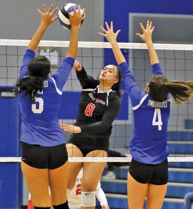 VOLLEYBALL EU SERVES UP SWEEP Manteca Bulletin