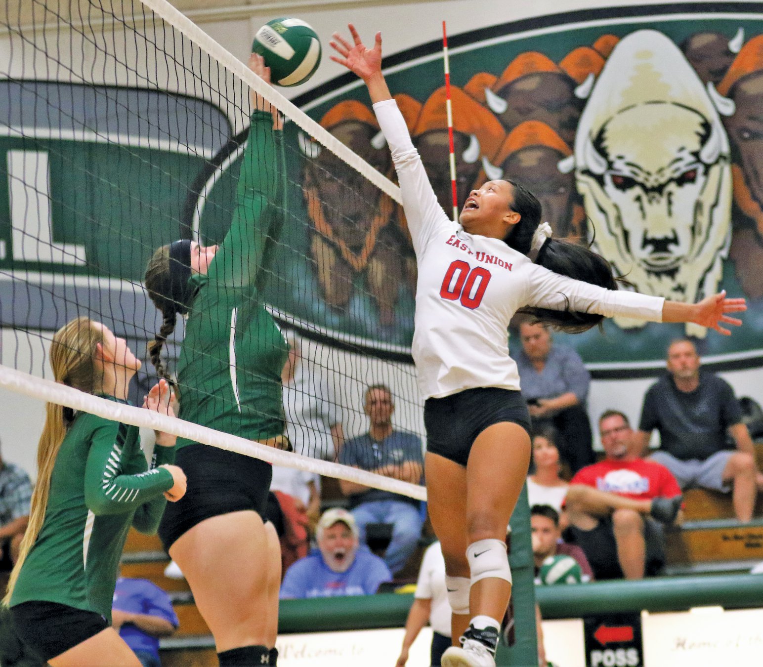 VOLLEYBALL: BUFFS TRAMPLE LANCERS - Manteca Bulletin VOLLEYBALL: BUFFS TRAMPLE LANCERS - Manteca Bulletin