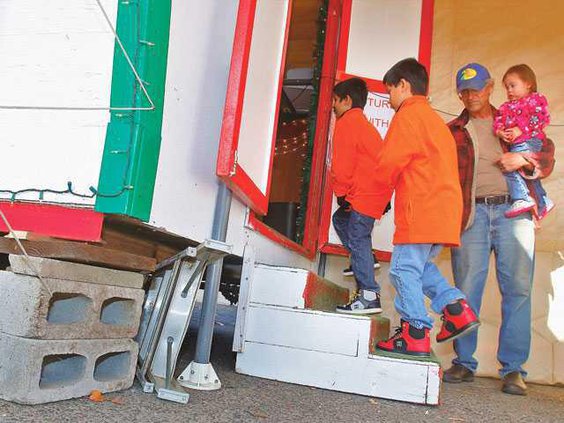 SANTA-HUT2-12-16-13-LT