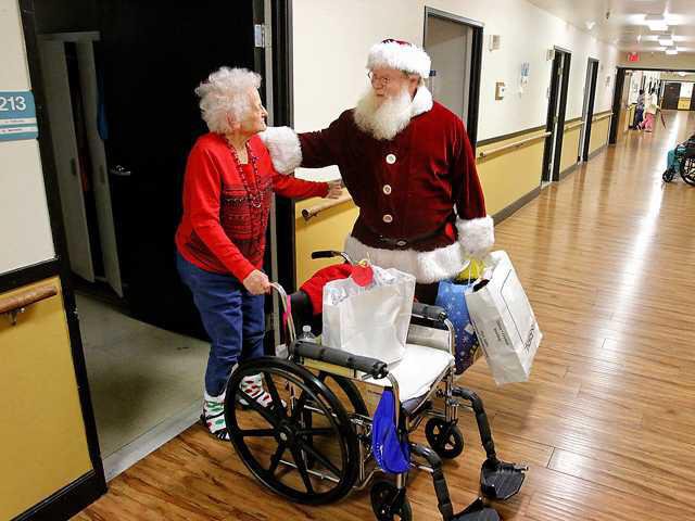 Santa spreads cheer at Manteca Care Manteca Bulletin