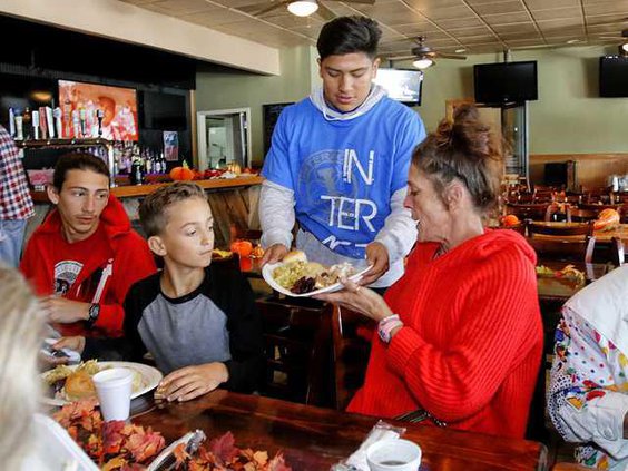 THANKSGIVING MOUNATIN MIKES1 11-25-16