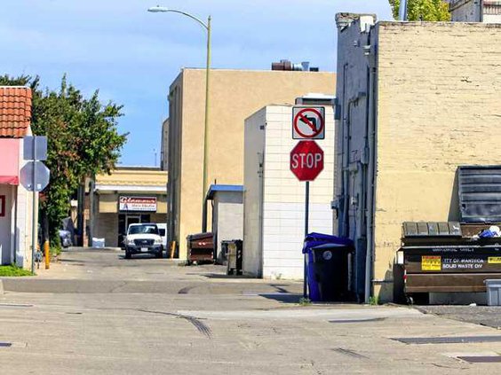 ALLEY DOWNTOWN1 7-20-15