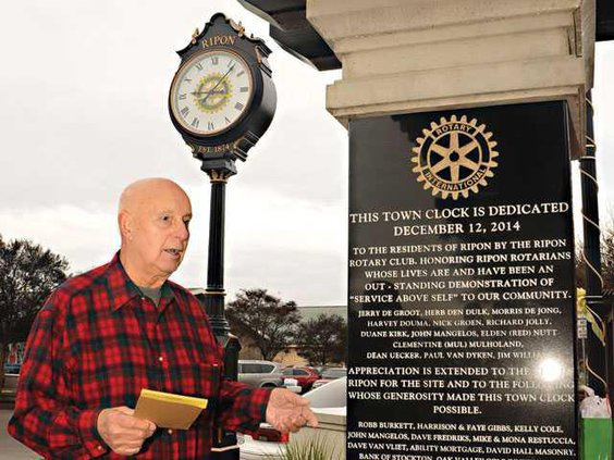 Clock-dedication-DSC 3271-LT