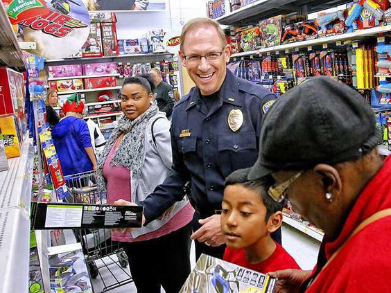 MPD WALMART CHIEF CHRISTMAS5 12-14-15