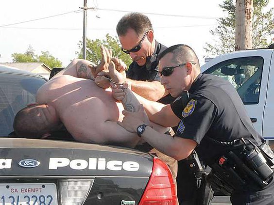 Police-take-down-DSC 41011-LT