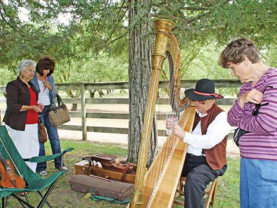 TimRuedNyckelharpa042712a