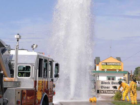 Hydrant-crash-DSC 4472-LT