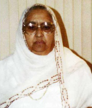 Kaur P pic 2