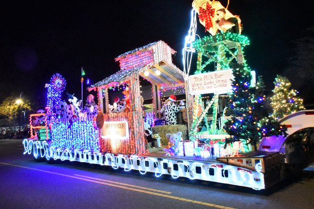 Santa Parade milk and cookies DSC_3967 - Copy.jpg