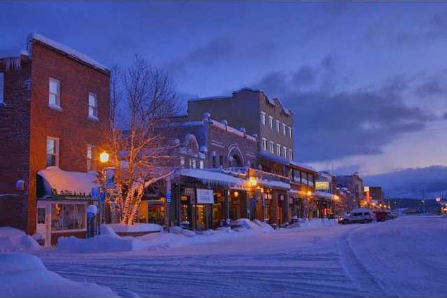 downtown-truckee-at-dawn-california truckee getwaways