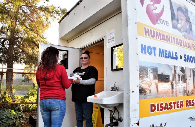 Outreach Day II shower DSC_4912.jpg