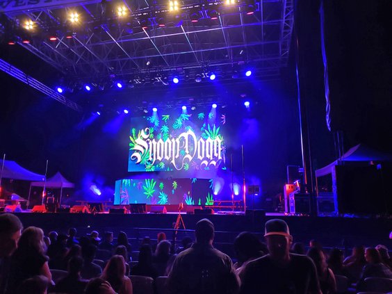 Snoop Stage