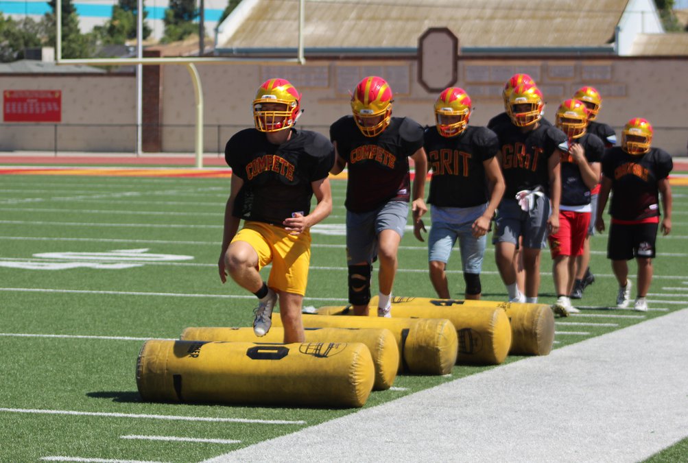 Oakdale Football Mustangs Gear Up For New Season Oakdale Leader