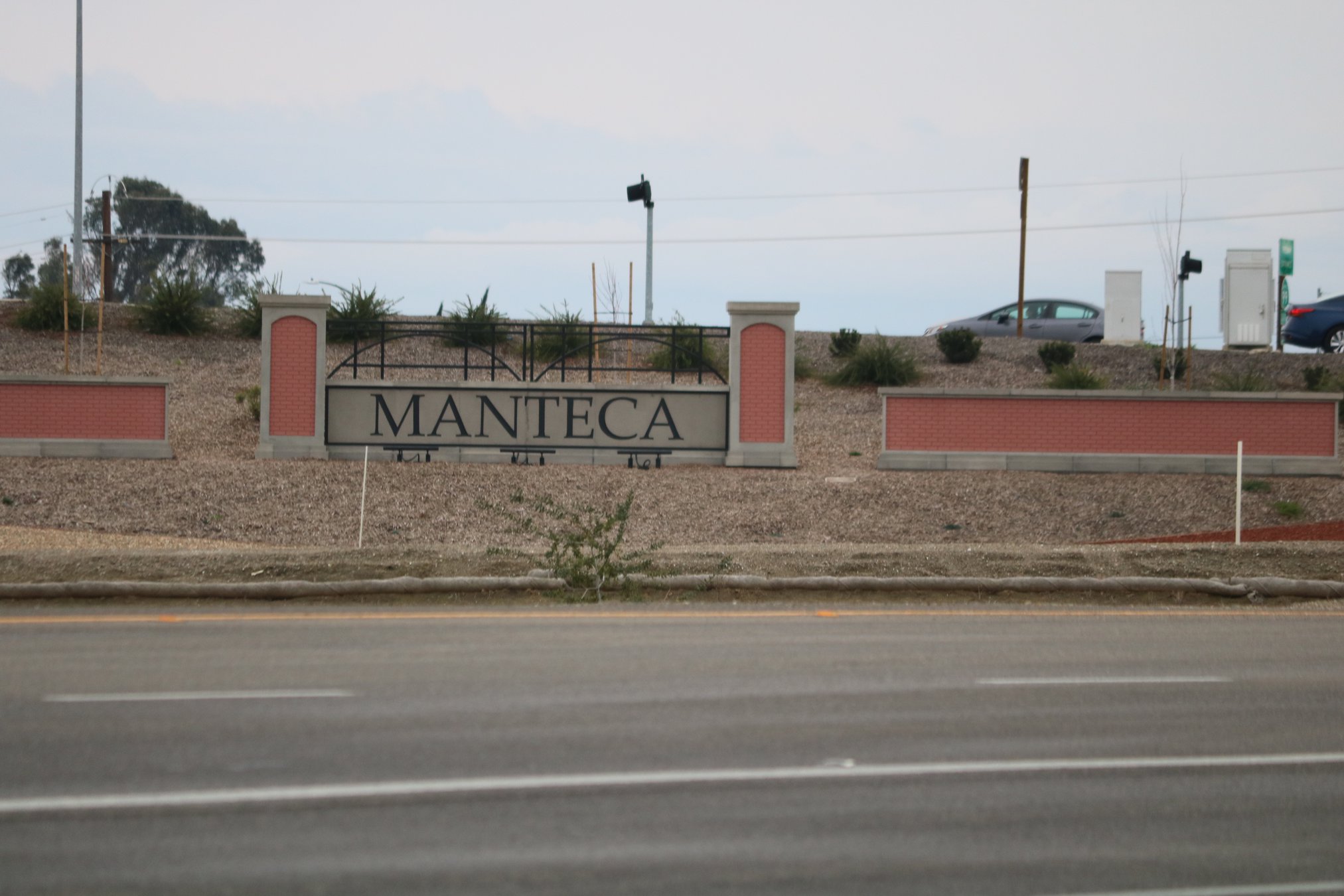 MANTECA, HERE’S YOUR SIGN(S) Manteca Bulletin