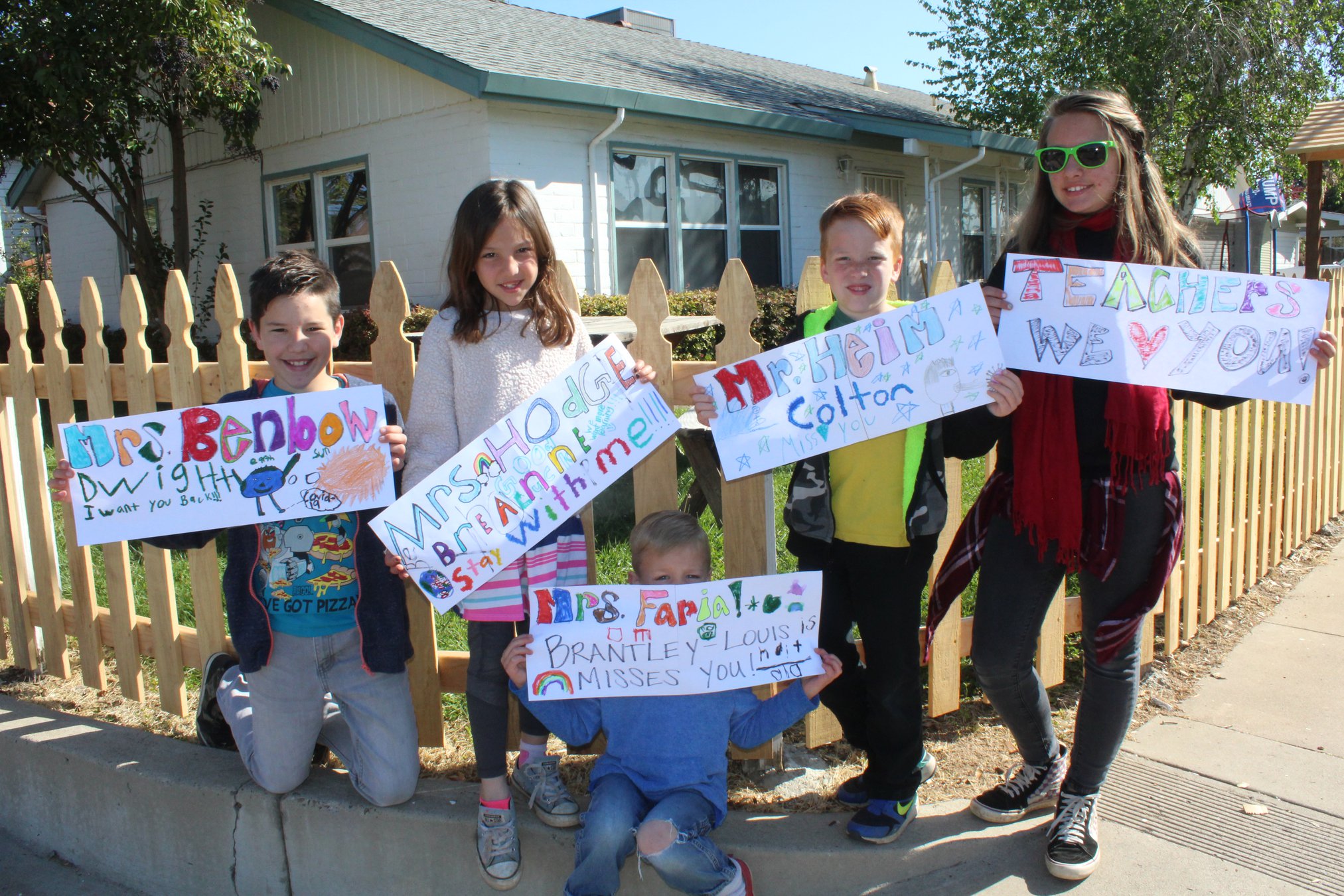 Teacher Parades Help Lift Student And Staff Spirits Oakdale Leader