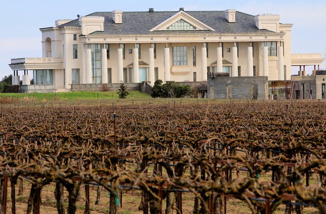 hat mansion