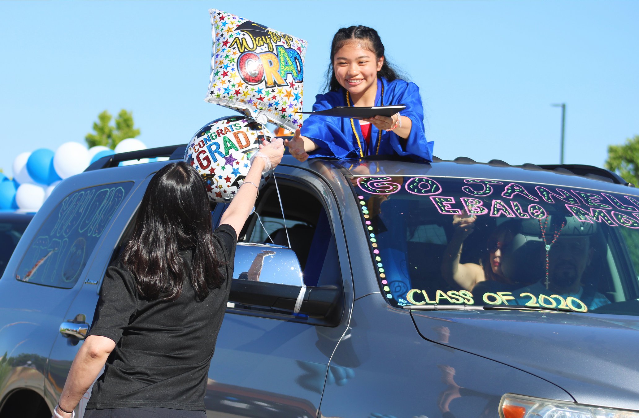 Mossdale promotes 8th graders via drive thru Manteca Bulletin