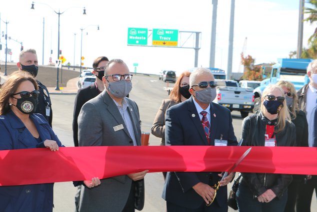 union road ribbon cut