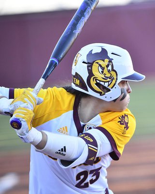 Maddi Hackbarth at bat