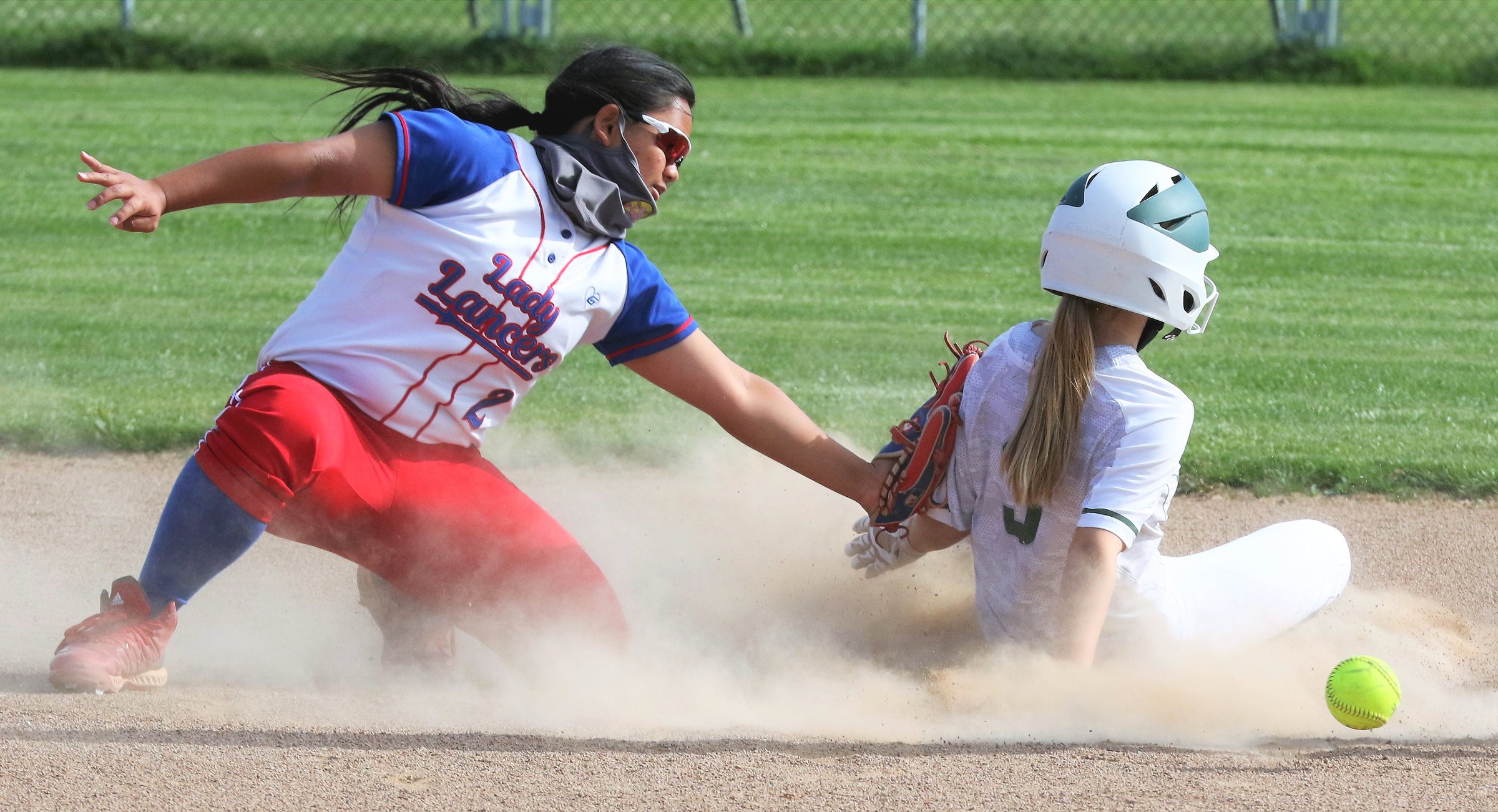 SOFTBALL Lancers hold off Buffs Manteca Bulletin