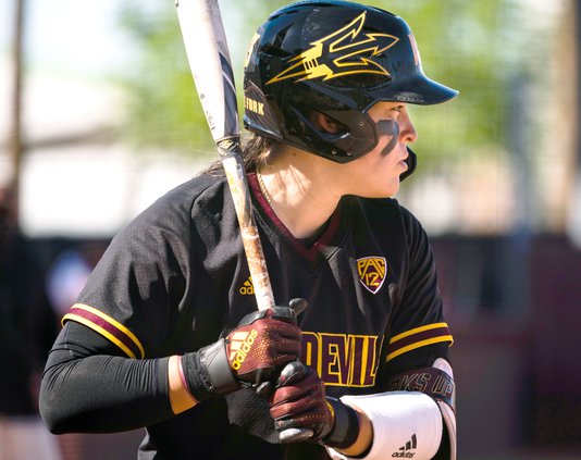 Maddi Hackbarth at bat