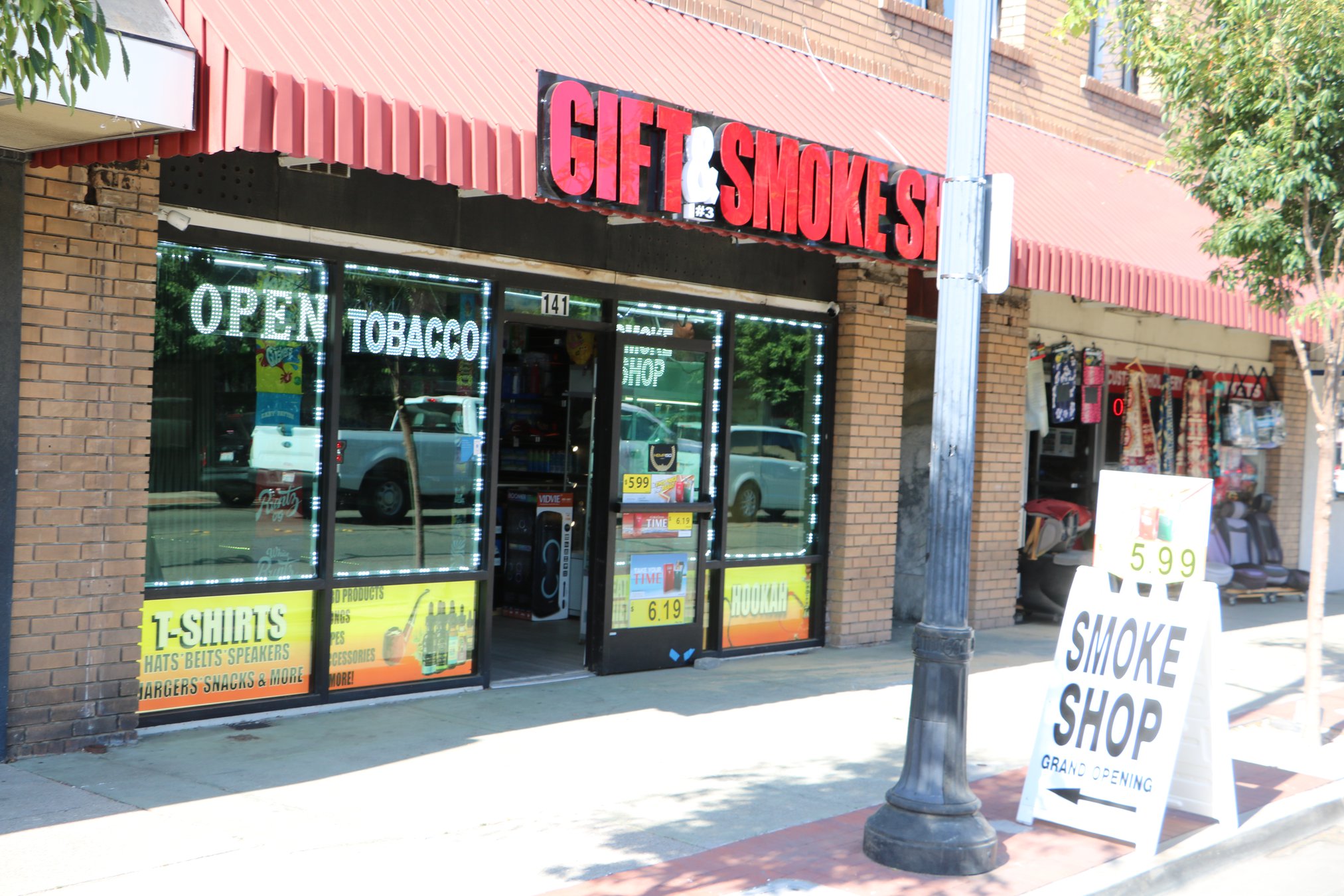 TOBACCO SHOPS OK TO LOCATE IN CORE BUT NOT LAUNDROMATS Manteca Bulletin