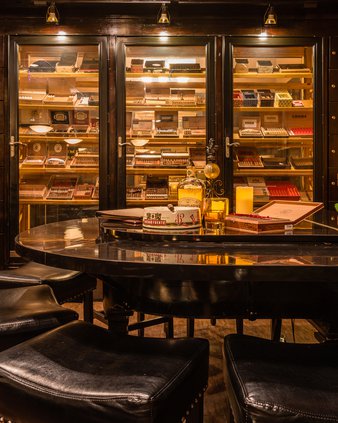cigar lounge