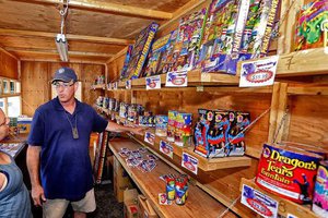 FIREWORKS STAND FIRST DAY1 6-29-17
