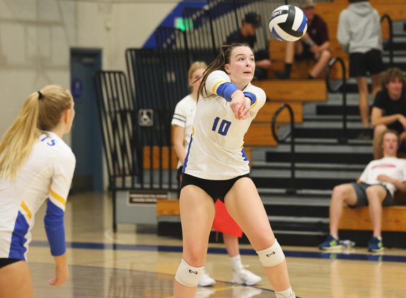 Gustine-Ripon Christian girls volleyball
