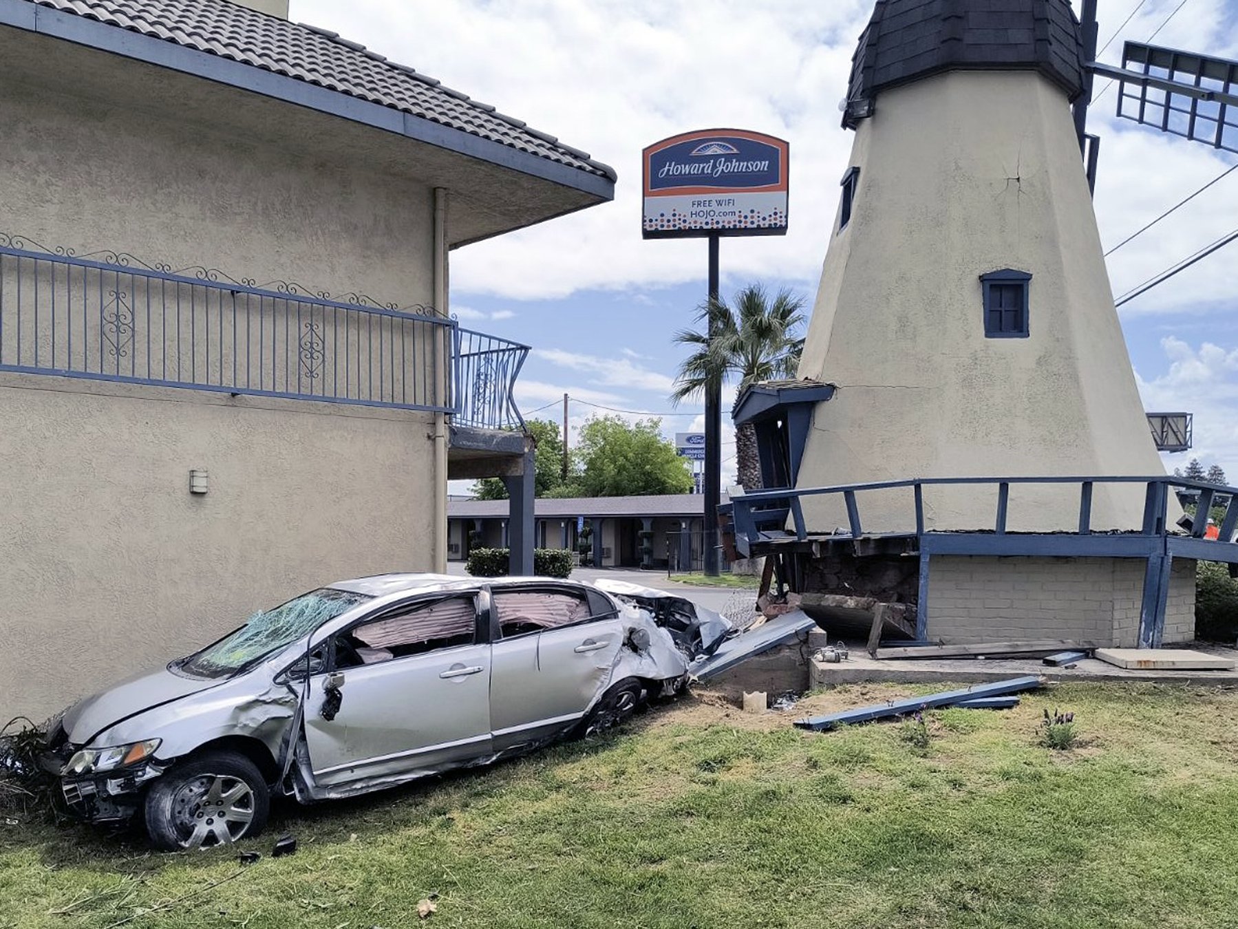 Car crashes into Ceres motel after highway road rage incident Ceres
