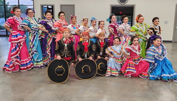 FOLKLORICO CREW