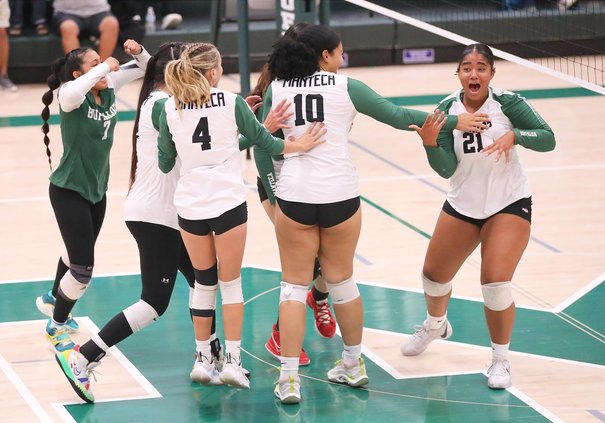 Sierra-Manteca girls volleyball