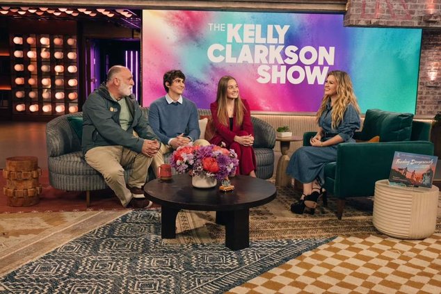 Kelly clarkson Kitchens for change