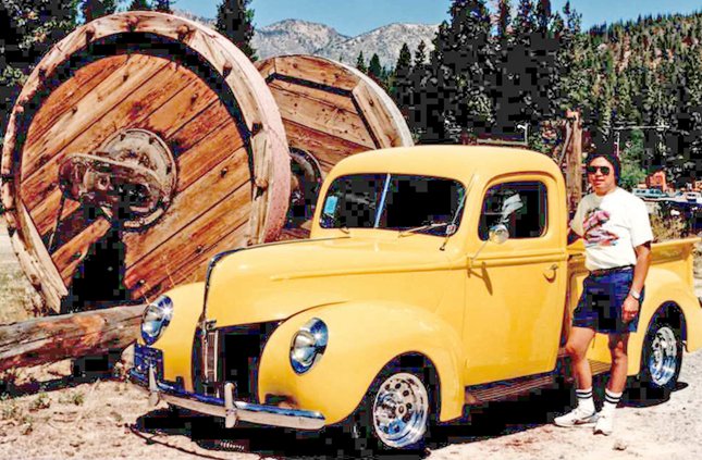 Lee yellow pickup