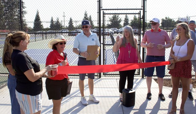 Oakdale Golf, Country Club opens new pickleball courts