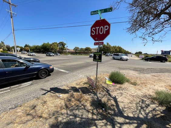 stop sign woodward main
