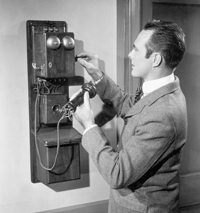 wall crank phonr