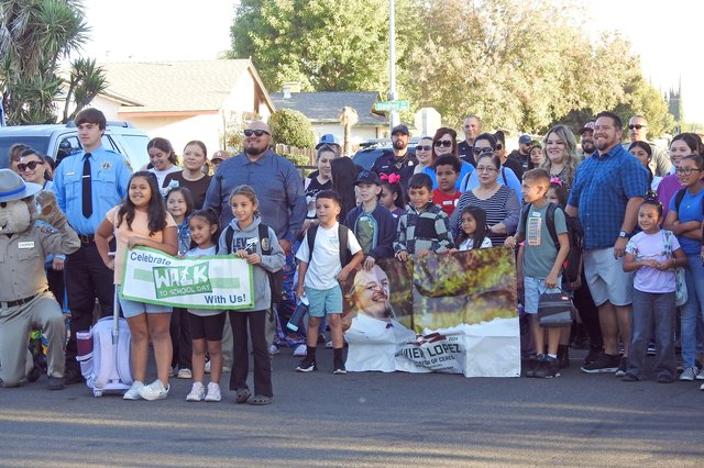 Lucas students participate in National Walk to School Day - Ceres Courier