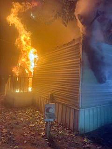 Fire displaces nine in south Modesto mobile home fire - Ceres Courier