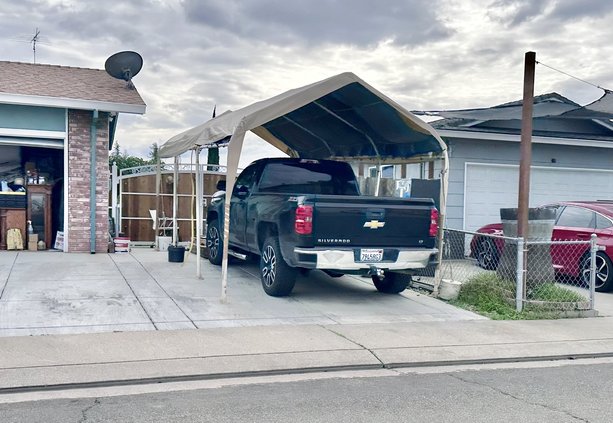 Illegal carport El Farrari